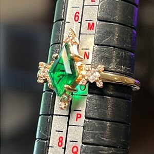 Art Deco Little Rooms Style Kite Emerald Green Gem 14k Gold Plated Ring